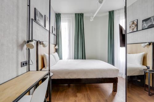 Ein Bett oder Betten in einem Zimmer der Unterkunft ibis Daumesnil Porte Doree