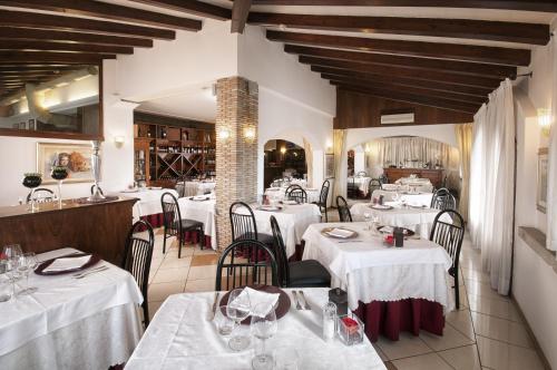 Ресторан / й інші заклади харчування у Hotel Ristorante Alla Botte