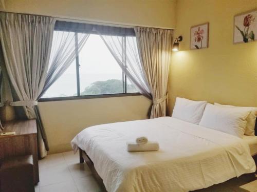 Voodi või voodid majutusasutuse PoolView Resort Batu Ferringhi 502 - 2 Rooms toas