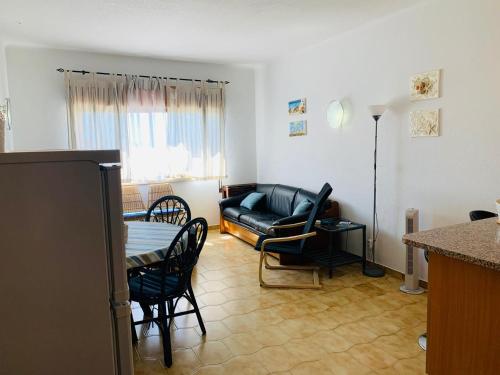 a living room with a couch and a table at Apartamento 806 in Albufeira