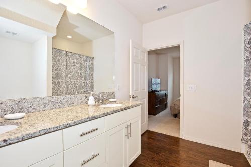 Gallery image of Great And Practical Townhouse In Gated Community, Sleeps 6 10 Min To Disney! in Orlando