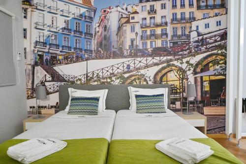 Кровать или кровати в номере Famous Crows Lisbon Suites