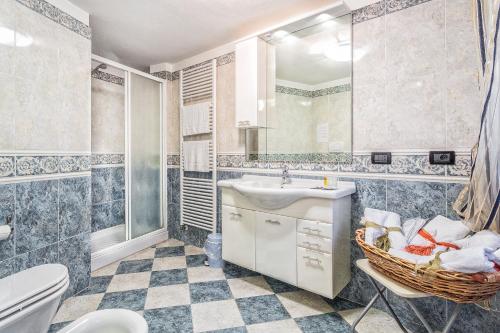 a bathroom with a sink and a toilet at Venice Dream House in Venice