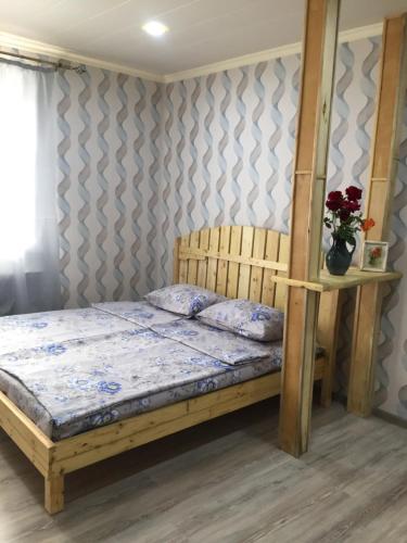 Ein Bett oder Betten in einem Zimmer der Unterkunft Apple Tree Family Home (ECO)