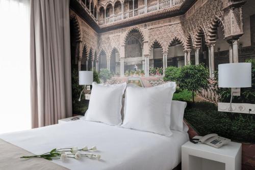 Tempat tidur dalam kamar di Hotel Alcázar