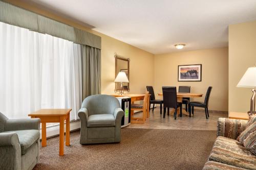 Posezení v ubytování Travelodge by Wyndham Edson