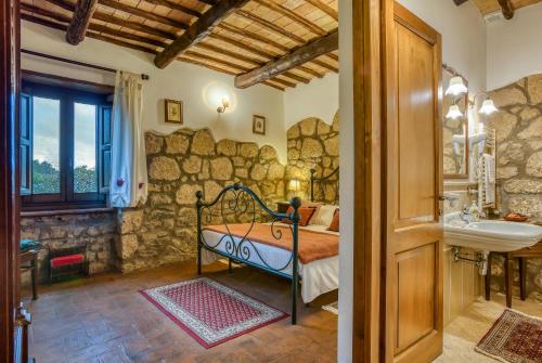a bedroom with a bed and a sink in a room at Agriturismo Buonasera in Bagnoregio