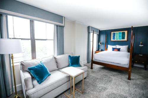 Dunhill Hotel Image
