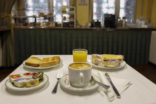 Makanan di atau berdekatan hotel