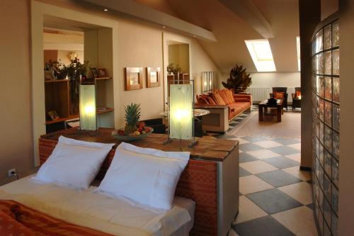 a living room with a bed with two lamps on it at Villa Gineta in Štěchovice