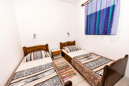Postel nebo postele na pokoji v ubytování Apartments Goldie