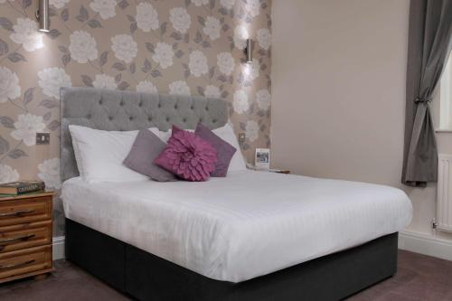 Кровать или кровати в номере Best Western Bolholt Country Park Hotel