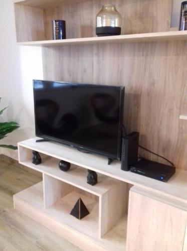 Televisyen dan/atau pusat hiburan di Montañeses 2830 Modern Flat