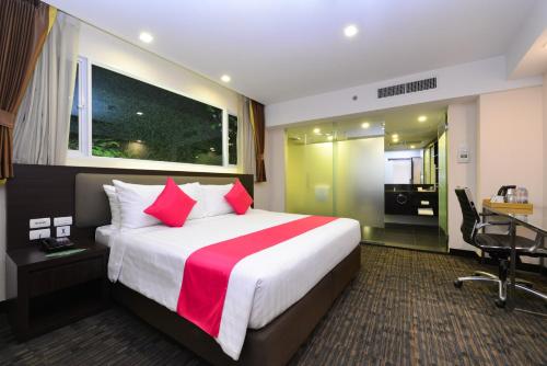 a hotel room with a bed and a television at Hotel Royal Bangkok@Chinatown in Bangkok