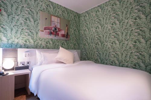 Ένα ή περισσότερα κρεβάτια σε δωμάτιο στο Goyo37 Hotel Osan by Aank