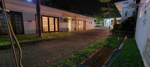 Κήπος έξω από το Shonalanga Lodge