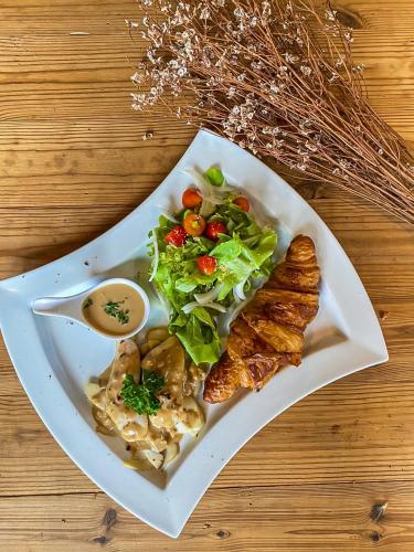 Еда / где поесть недалеко от отеля