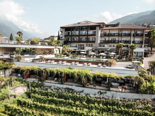 a hotel with plants on the side of it at Boutique Hotel Eschenlohe in Schenna