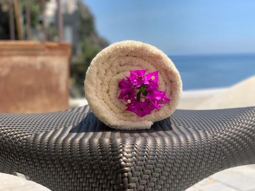 a purple flower on top of a piece of bread at Villa Le Baste in Furore