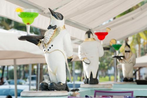Minuman di Penguin Hotel