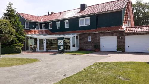 Gallery image of Familienurlaub in Ostfriesland für max 7 Pers in 2 Wohnungen, auch Einzeln Wohnungen in Utarp