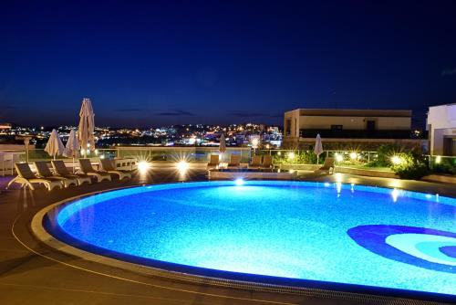 Πισίνα στο ή κοντά στο Royal Palm Residence