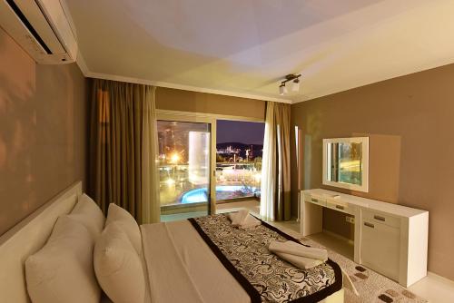 Ένα ή περισσότερα κρεβάτια σε δωμάτιο στο Royal Palm Residence