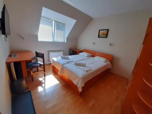 a bedroom with a bed and a desk and a table at Guest House Diel in Veliko Tŭrnovo