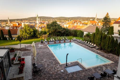 A view of the pool at Hotel Sopron or nearby