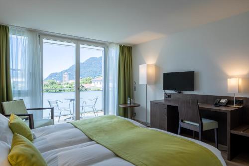 Giường trong phòng chung tại Hotel Artos Interlaken