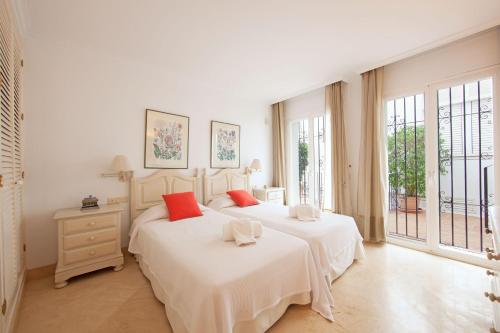 Postel nebo postele na pokoji v ubytování White Pearl Beach Elviria