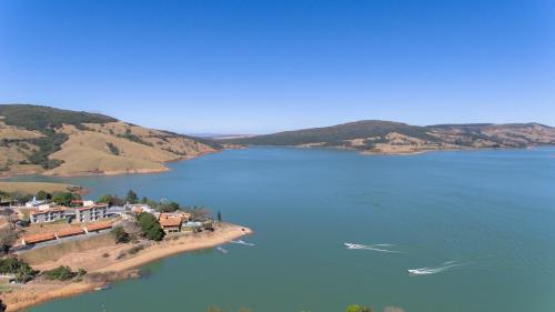 an aerial view of a lake with boats in it at Pousada Mar de Minas in Capitólio