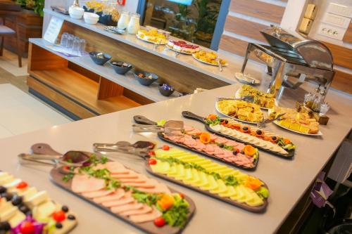 Makanan di atau berdekatan hotel