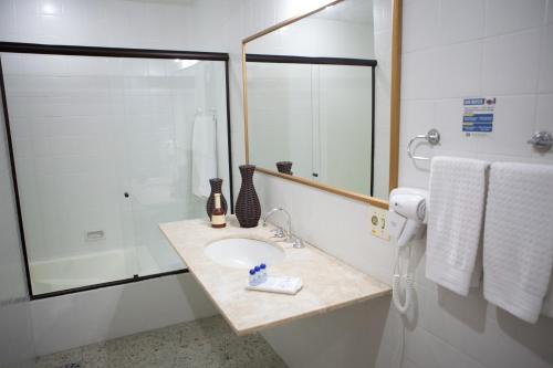 a bathroom with a sink and a shower at Hotel Dan Inn São José dos Campos in São José dos Campos