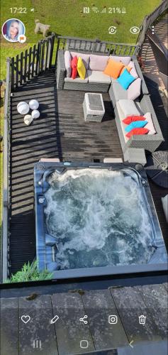 Φωτογραφία από το άλμπουμ του The Sleeping Dog Room at The Grumpy Schnauzer BnB Huge Room, Luxe Suite, Private Hot Tub, Breakfast, Gym, Games Room, Farm Stay, Amazing σε Airdrie