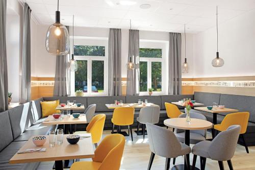Ресторант или друго място за хранене в Stadthotel Oberndorf - 24h Self Check-In Terminal
