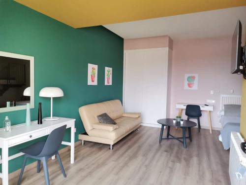 a living room with a couch and a table at Carrioza Alojamiento Turístico in Parada del Sil
