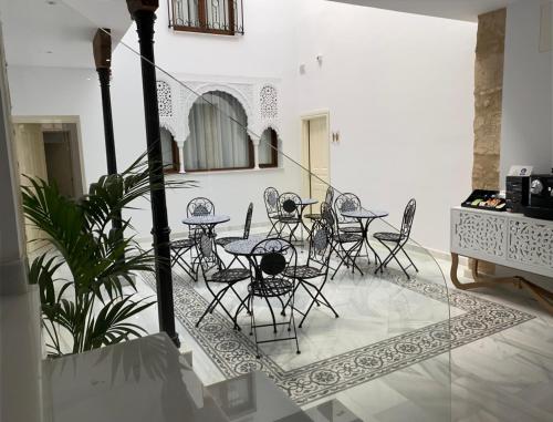 a group of chairs and tables in a room at Hotel boutique Palacio de la Veracruz in Alcalá la Real