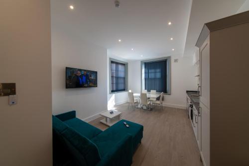 Gallery image of 16 Queen Avenue City Centre Serviced Apartment w free parking in Liverpool
