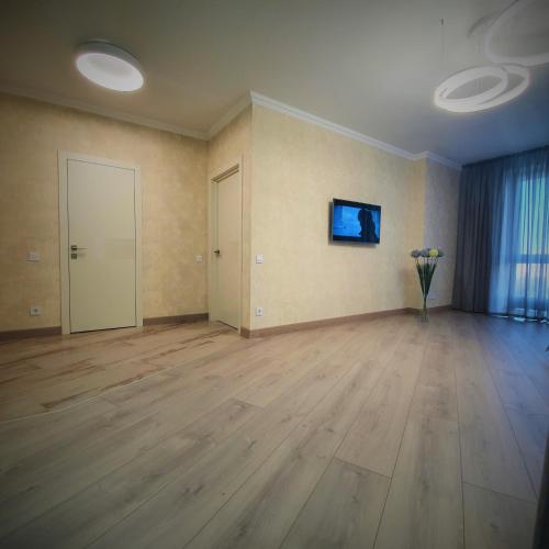 an empty room with a vase of flowers on the wall at Rent VIP apartment in Kyiv in Kyiv
