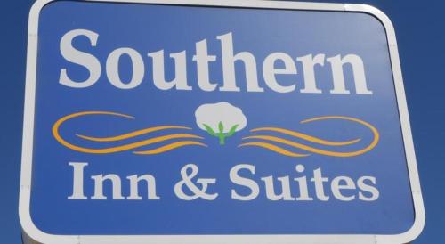 a sign that reads southern inn and suites at Southern Inn and Suites Kermit in Kermit