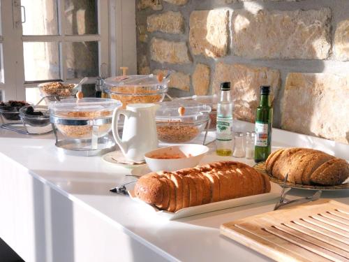 a white counter with bread and bottles of wine and bottles ofbeer at Hotel Gudamendi in Donostia-San Sebastián