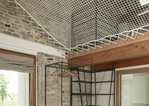 a room with a brick ceiling with a metal framework at Dai Ventu in Pesaro