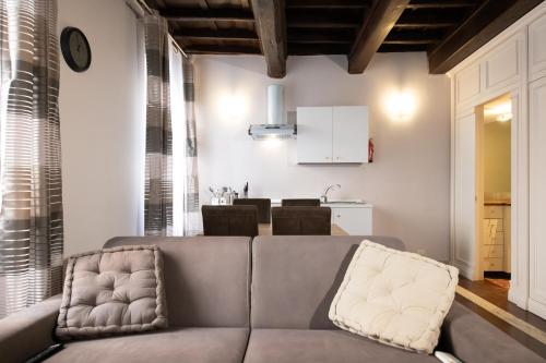 Magenta Collection Crociferi 1