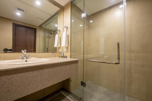 A bathroom at Legend Hotel Islamabad
