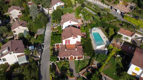 Άποψη από ψηλά του Villa Santulli with private pool