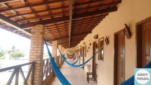a balcony with a hammock hanging from the ceiling at Dáriu's Pousada in Prea