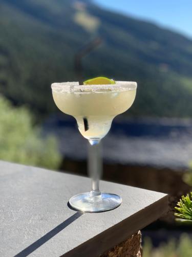 a martini glass with a lime on a ledge at Hôtel Bruxelles in Soldeu