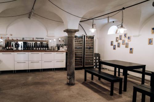 a room with a table and benches in a kitchen at Event- und Gästehaus Stefan Kuhn in Alzey
