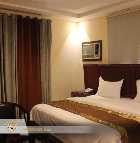 Letto o letti in una camera di فندق روشن Roshan Hotel
